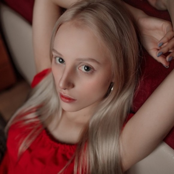 Meet your Posher, Eileen - Picture 1 of 1